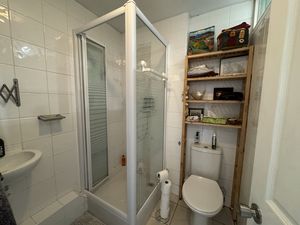 GF Shower Room- click for photo gallery